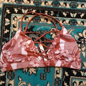 VICTORIA SPORT Floral Cross-Strap Bra in Brown and White